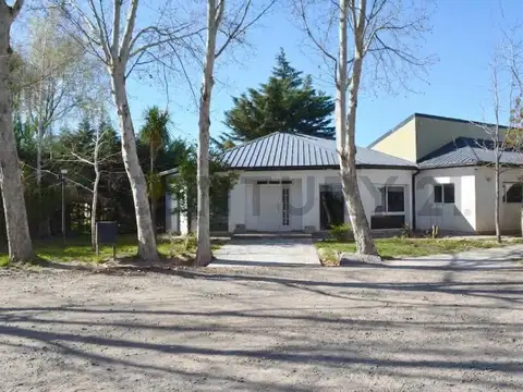Casa Nivel Gerencial en venta General Roca