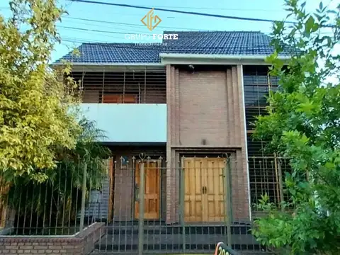 CASA DE CATEGORÍA EN VENTA B° PUEYRREDÓN