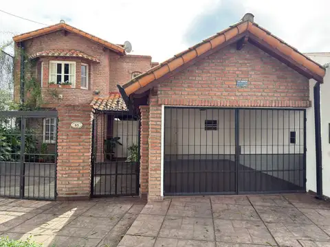 Casa en venta 4 dormitorios, pileta y quincho Tres Cerritos