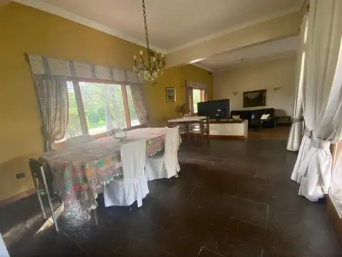 Casa 6 ambientes con 5 baños