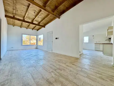 Se vende Casa de Dos Dormitorios Dos Baños + Departamento con cocina separada.