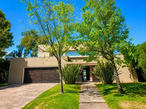 Venta casa 7 ambientes Nordelta La Alameda laguna