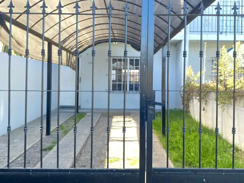 Dúplex 2 Dormitorios con Cochera, Patio y Quincho - Venta