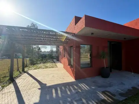 Casa a estrenar 4 amb + escritorio, pileta y galería – Santa Sofía, Pilar del Este- EVALUA PERMUTA