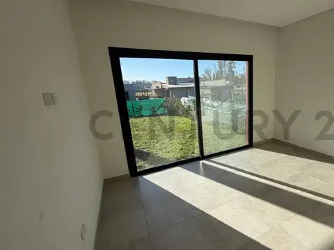 Casa a estrenar 4 amb + escritorio, pileta y galería – Santa Sofía, Pilar del Este- EVALUA PERMUTA