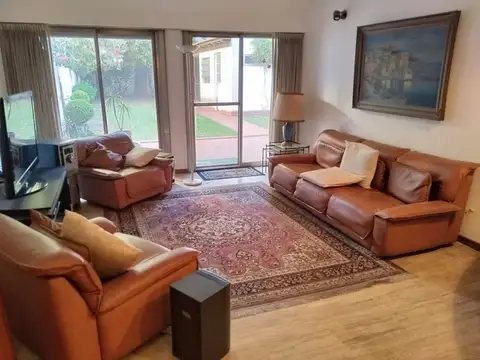 Casa 5 ambientes con 4 baños