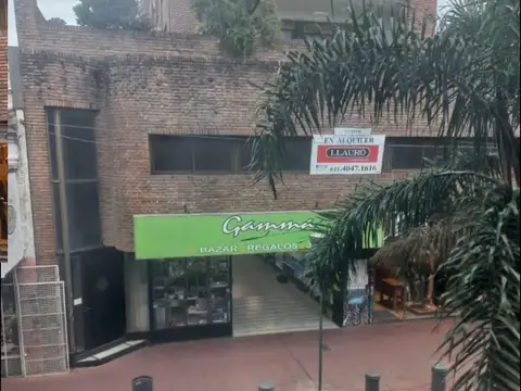 Oficina en alquiler sobre peatonal San fernando