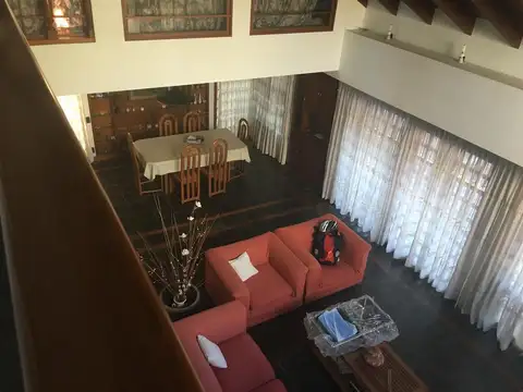 Casa en Venta con 3 cocheras