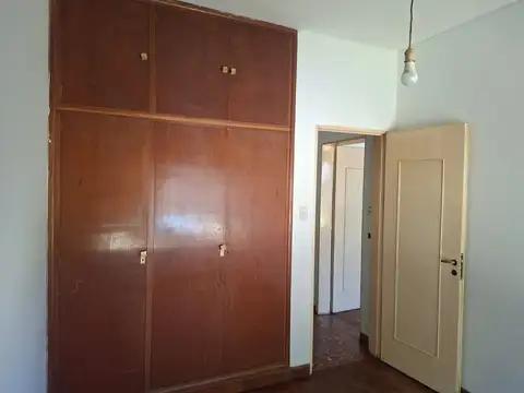 Casa 8 ambientes con 1 baño