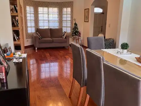 Casa 4 ambientes con 4 baños