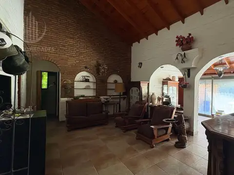 Casa en Venta con 2 cocheras