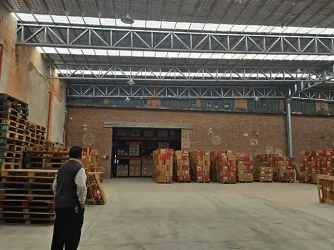 Galpon de 1821 m2 cubiertos en galponera con seguridad