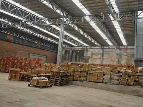 Galpon de 1821 m2 cubiertos en galponera con seguridad