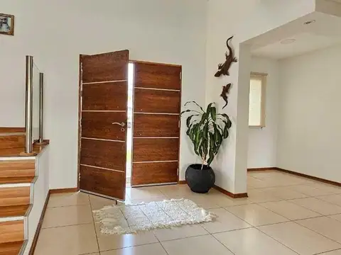 Casa 7 ambientes con 5 baños
