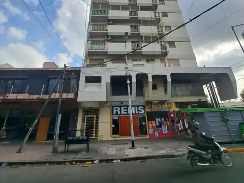 OPORTUNIDAD SOBRE AVDA. MITRE DEPTO DE 2 AMB. EXC. ESTADO
