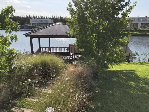 Casa 5 ambientes con 6 baños