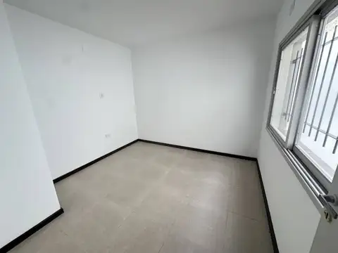 Alberdi. 2 dormitorios con patio y financiación. Entrega inicial: U$S 35.000