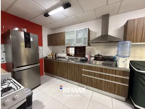 Casa 4 ambientes con 2 baños
