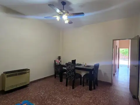 casa a la venta 4  ambientes con cochera, patio en San Justo