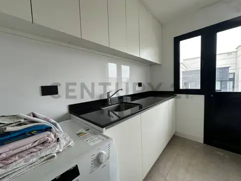 Casa 3 ambientes con 2 baños