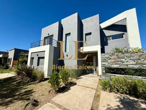 Casa en Alquiler de 4 dormitorios