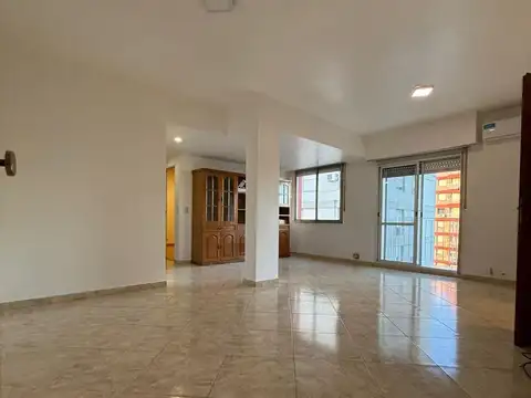Barrio parque - Departamento 3 ambientes amplio con balcon y cochera