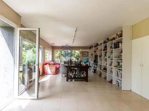 Casa 6 ambientes con 4 baños