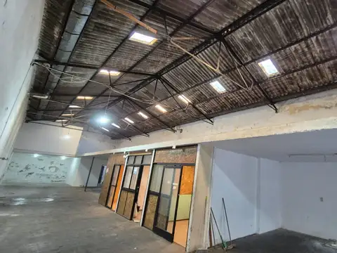 Galpon en Alquiler 30  mts Fondo