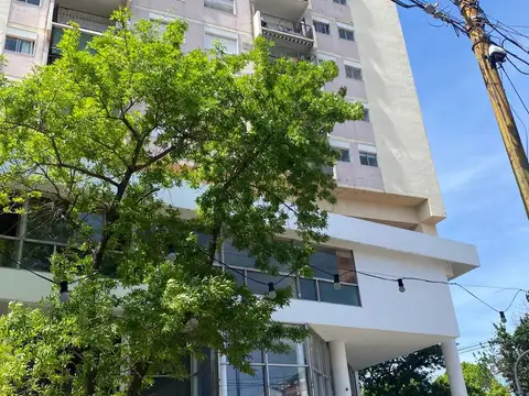 AMPLIO Y LUMINOSO DEPARTAMENTO  DE 1 DORMITORIO CON HERMOSA VISTA , BALCÓN  BAULERA