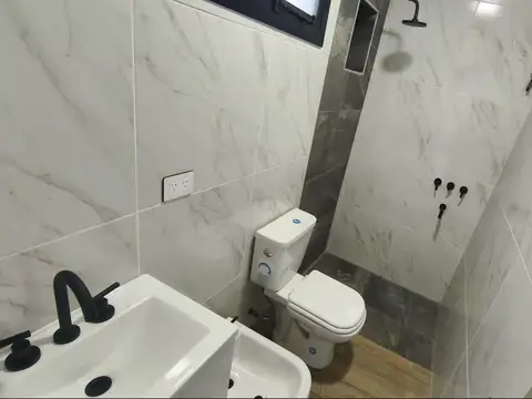 Casa en Alquiler con 2 cocheras