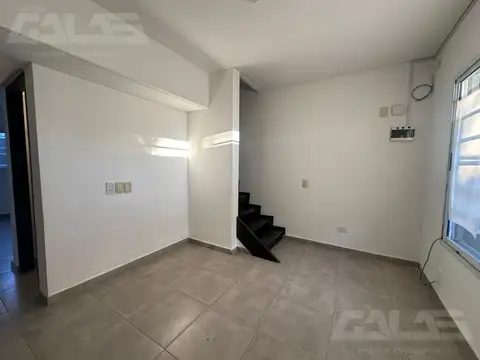 Depto Tipo Casa en Alquiler de 3 ambientes
