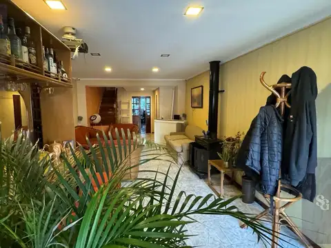 Venta-Duplex-Flores-frente a la placita 11 de Noviembre-Suite-dep de servicio- cocheras-patio-balcon