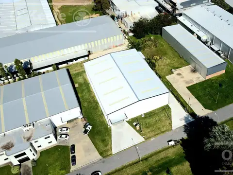 ALQUILER GALPÓN A ESTRENAR DE 1200 M2 EN PARQUE INDUSTRIAL PLATANOS