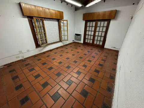 Casa 7 ambientes con 2 baños