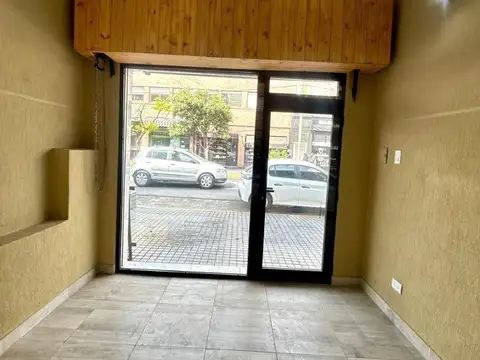 LOCAL EN ALQUILER EN REMEDIOS DE ESCALADA URIARTE 975