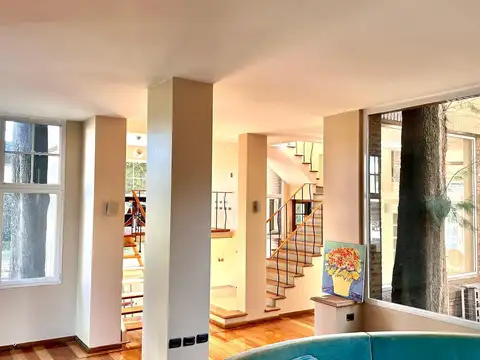 Casa en Alquiler con 5 cocheras