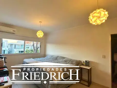 Casa en Alquiler con 5 cocheras