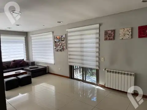Casa 6 ambientes con 2 baños
