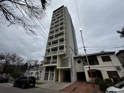 EXCELENTE DEPARTAMENTO DE 2 AMBIENTES CON AMPLIO BALCÓN EN MACROCENTRO