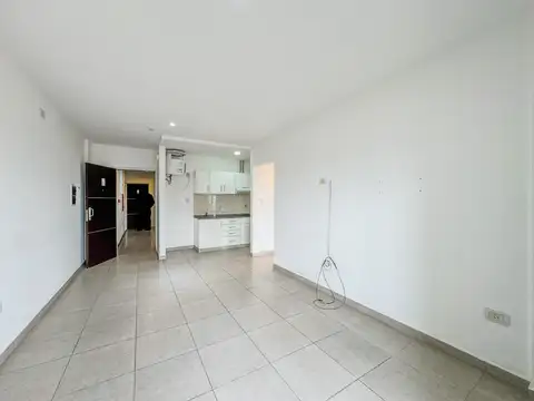 EXCELENTE DEPARTAMENTO DE 2 AMBIENTES CON AMPLIO BALCÓN EN MACROCENTRO