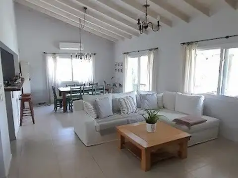 Casa en Alquiler Temporal en Pilar del Este - Santa Guadalupe, USD 3.000
