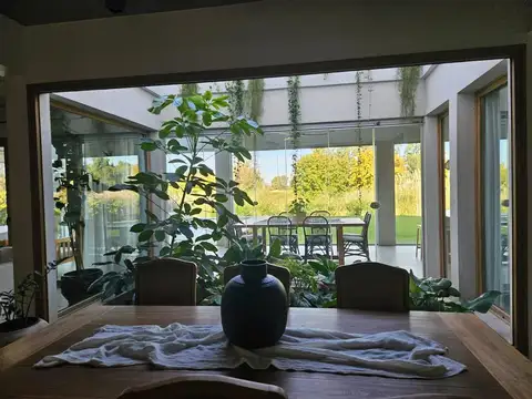 Casa en Venta con 6 cocheras