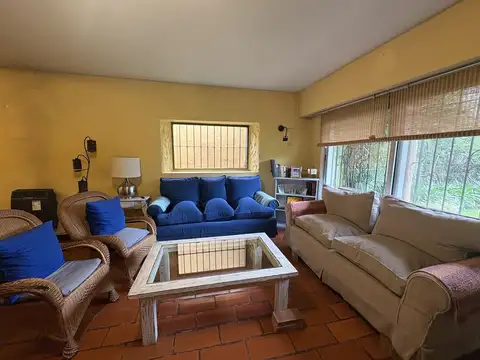Casa 5 ambientes con 2 baños