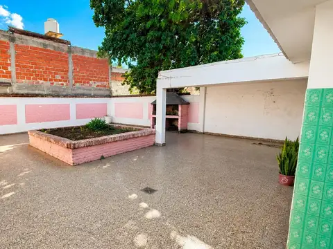 Casa en Alquiler con 1 cochera