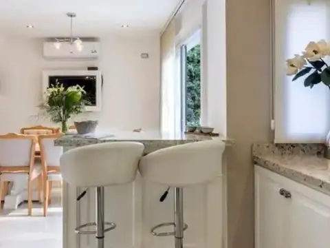 Casa 4 ambientes con 3 baños