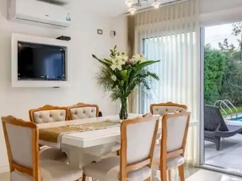 Casa en Venta con 3 cocheras