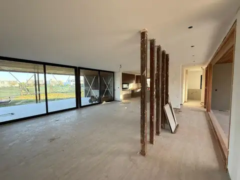 Casa 6 ambientes con 2 baños