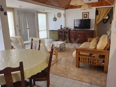 Casa 5 ambientes con 2 baños