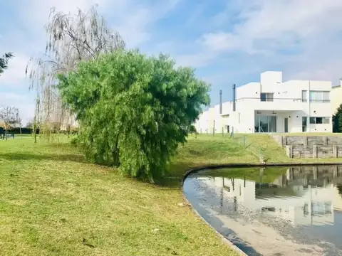 Terreno en Venta 20  mts Frente