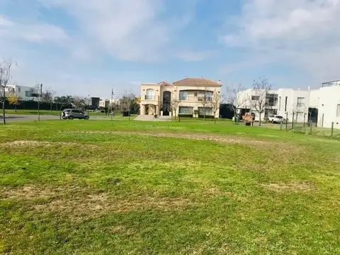 Lote al Agua en Venta  Los Alisos Nordelta